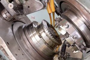 Demonstrates the precision cutting process of spiral bevel gears, showcasing the high-accuracy machining capabilities of CNC equipment.