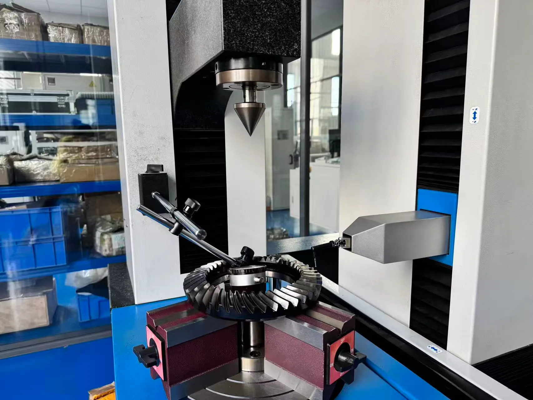 Precisely measure part dimensions (length, diameter, angle) and Geometric Dimensioning and Tolerancing (GD&T), such as concentricity, perpendicularity, and flatness.